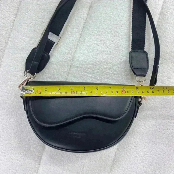 “Stylish Dual-Strap Crossbody Bag  - Minimalist Black Design” - Picture 7 of 13